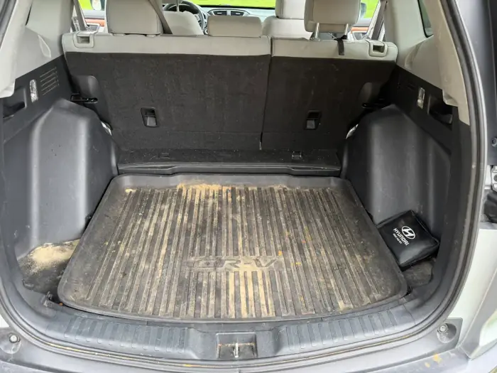 Trunk and cargo area before the detail
